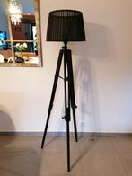 très beau lampadaire sur trépied, Maison & Meubles, Lampes | Lampadaires, Enlèvement, Bois