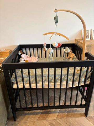 Babypark met koeka inlegger + matras + muziek molen beschikbaar voor biedingen
