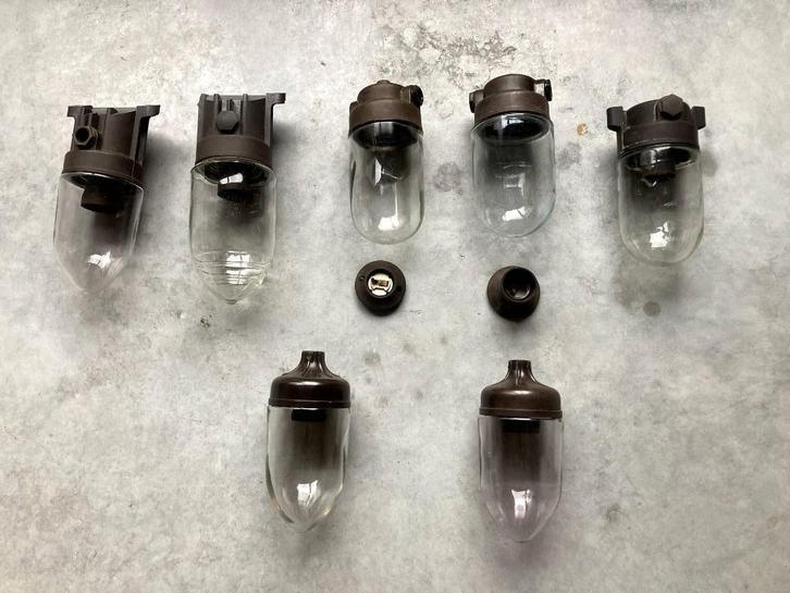 Plafondlampen in bakeliet met stolpglazen, Antiek en Kunst, Antiek | Verlichting, Ophalen