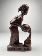 Statue africaine en bois de femme, Enlèvement ou Envoi