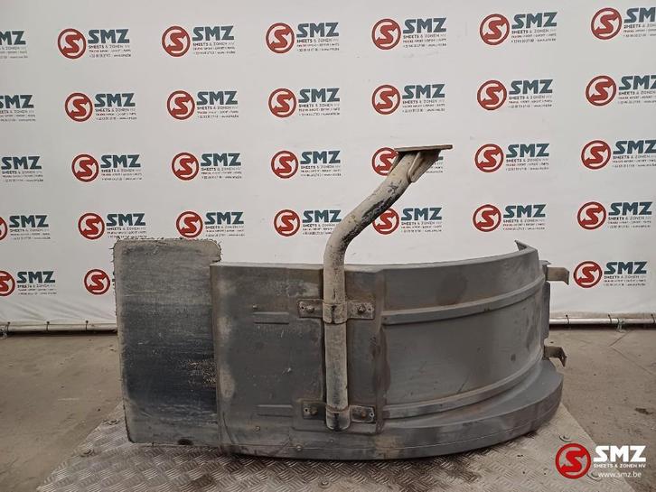 Occ spatbord + spatbordbeugel Econic rechtsachtera, Auto-onderdelen, Vrachtwagen-onderdelen, Mercedes-Benz, Carrosserie en Plaatwerk