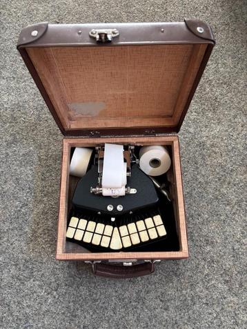 Vintage steno schrijfmachine beschikbaar voor biedingen