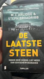 De laatste steen - MJ Arlidge & Steph Broadripp, Boeken, Ophalen, Zo goed als nieuw