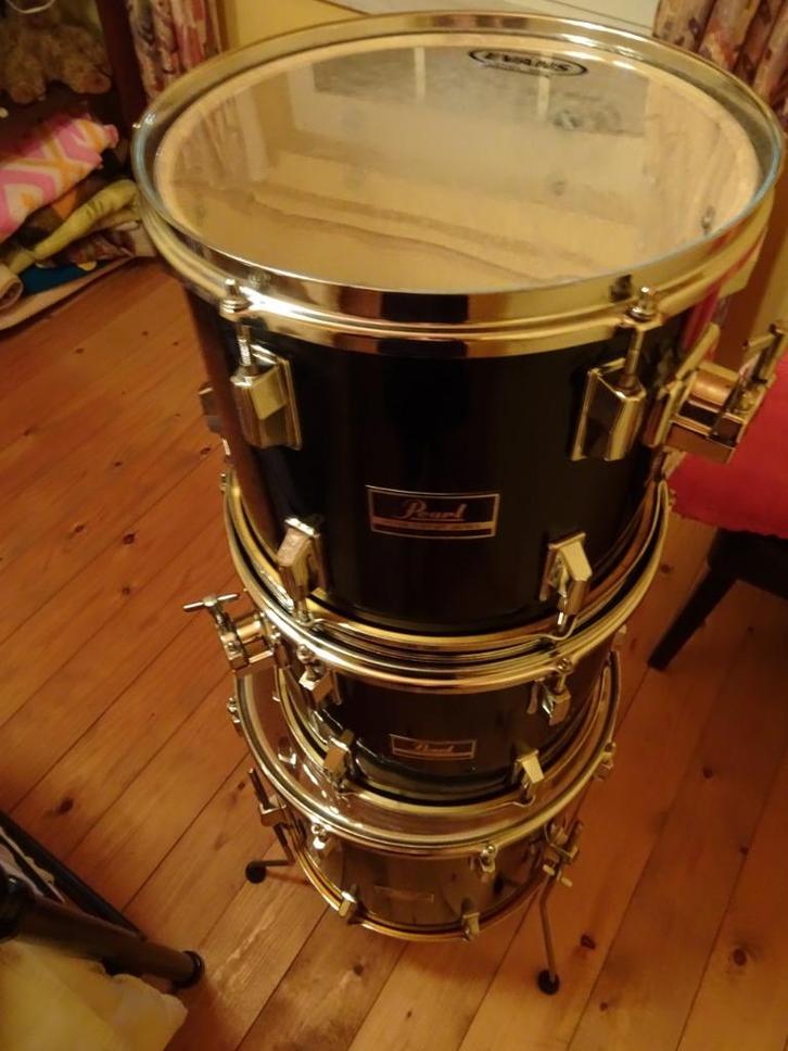 Toms en échange d'un tambour Pearl noir, Musique & Instruments, Batteries & Percussions, Utilisé, Pearl, Enlèvement