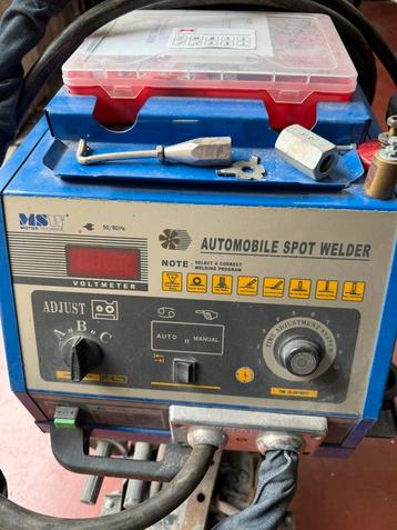 Uitdeukgereedschap beschikbaar voor biedingen