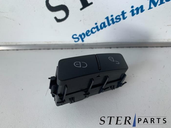 Commutateur verrouillage central des portes d'un Mercedes C-, Enlèvement ou Envoi, 3 mois de garantie, Utilisé, Mercedes-Benz