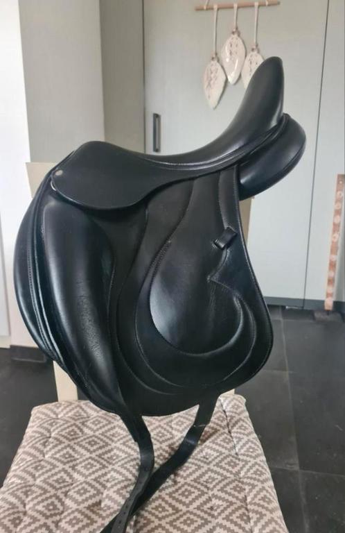 Dressuurzadels te koop, antares, santa cruz, Dieren en Toebehoren, Paarden en Pony's | Zadels, Zo goed als nieuw, Ophalen of Verzenden