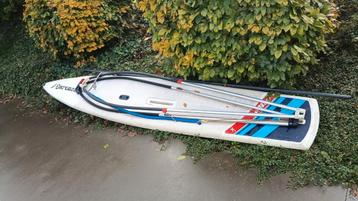 Gratis op te halen : oude windsurfplank met alle toebehoren