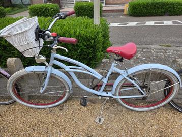 Verschillende soorten damesfietsen te koop  beschikbaar voor biedingen