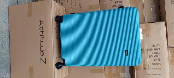 Reiskoffer Groot 76cm - Ice Blue, Bijoux, Sacs & Beauté, Valises, Neuf, 70 cm ou plus, 45 à 55 cm, Clé, Poignée extensible, Roulettes