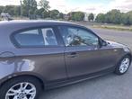 Bmw i116  met 108 000 km 10/2009 Benzine GEKEURD tot 03/26, Auto's, BMW, Grijs, Particulier, Euro 4, Zilver of Grijs