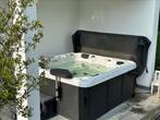 Jacuzzi my spa quebec 2022 met 5 plaatsen, Comme neuf, Fixé, Enlèvement ou Envoi, Couverture