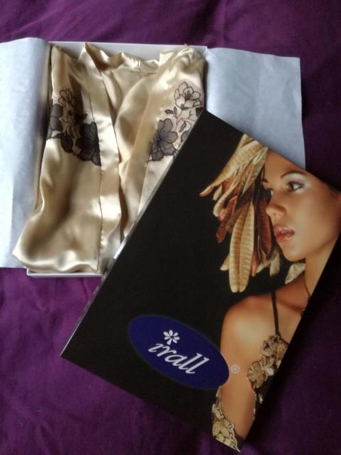 peignoir 3/4 neuf, en satin brodé, small, Kleding | Dames, Ondergoed en Lingerie, Badjas, Ophalen