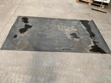 RUBBER MAT 240X135 CM 4 mm dik beschikbaar voor biedingen