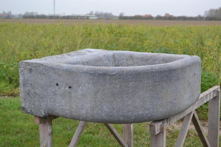 antieke zware gekapte arduinen hoektrog, Tuin en Terras, Tuinvazen, Ophalen