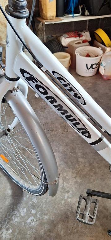Dames fiets klein model. beschikbaar voor biedingen