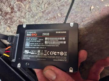 SSD SAMSUNG EVO860 250GB beschikbaar voor biedingen