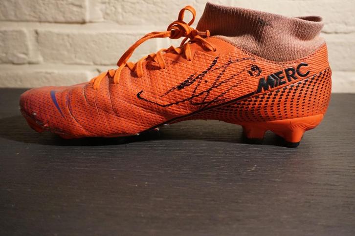 chaussure de football signée Alphonso Davies - Nike Mercuria, Collections, Articles de Sport & Football, Enlèvement ou Envoi