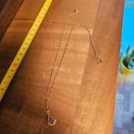 Goudkleurig. Stalen ketting. Roos steentje., Handtassen en Accessoires, Kettingen, Overige materialen, Verstelbaar, Ophalen of Verzenden