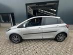 Toyota Yaris Benzine/hybride - Automaat/Navigatie/15000 km, Auto's, Toyota, Stof, Gebruikt, 4 cilinders, Bedrijf