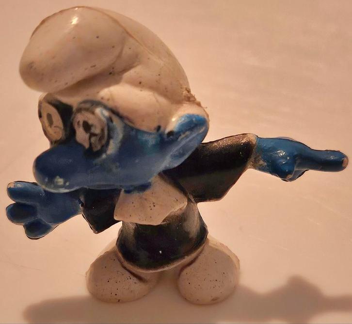 Brilsmurf rechter Schleich 1971
Dit is een Brils, Handtassen en Accessoires, Broches, Ophalen of Verzenden