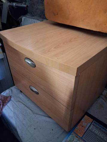 table de nuit, Comme neuf, Enlèvement, Bois, 45 à 65 cm