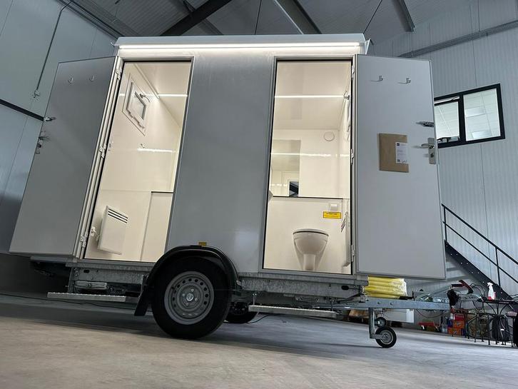 Te koop toiletwagen 1-1-1 afv 110 of 1-1 met vermalers, Hobby en Vrije tijd, Feestartikelen | Verhuur, Zo goed als nieuw, Ophalen