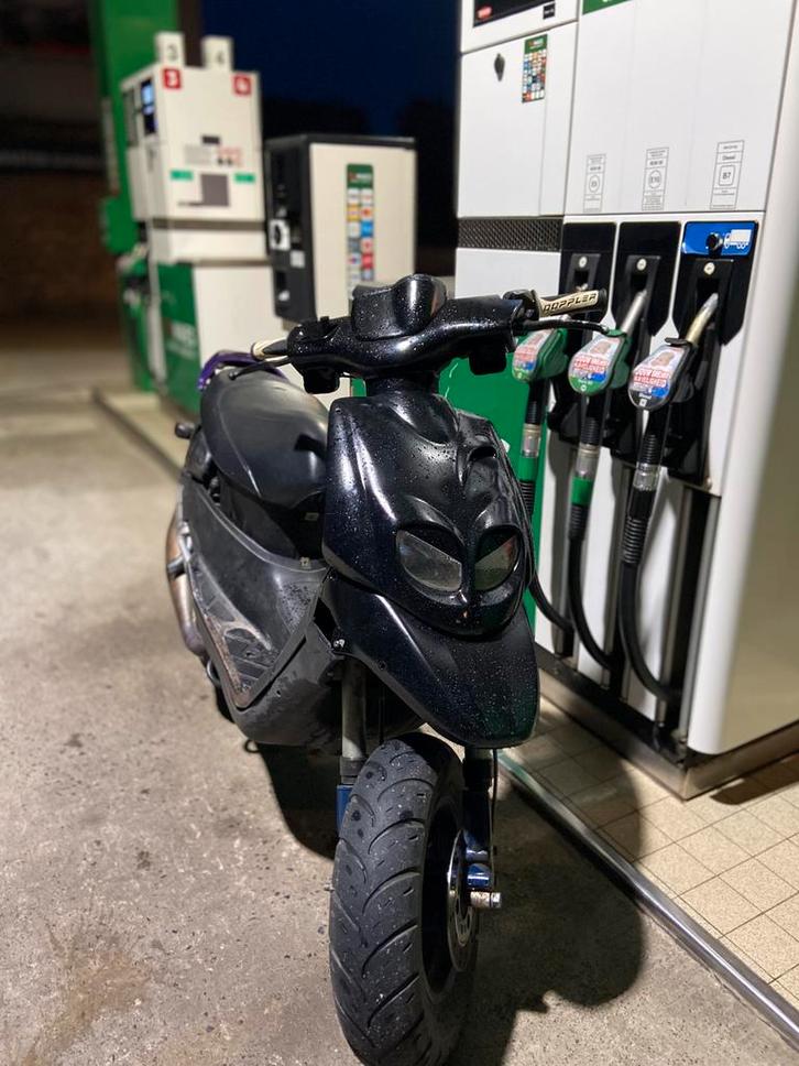 Peugeot b klasse te koop, Fietsen en Brommers, Scooters | Yamaha, Zo goed als nieuw, Overige modellen, Klasse B (45 km/u), Tweetakt