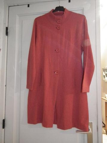 Long cardigan pour femme. XL. (Ve Knitting) rouge-corail