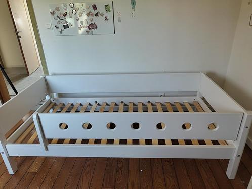 Flexa Wit kinderbed + laden en uitvalbescherming, Kinderen en Baby's, Kinderkamer | Bedden, Zo goed als nieuw, 180 cm of meer