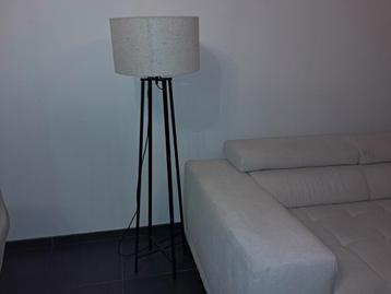 Mooie staanlamp beschikbaar voor biedingen