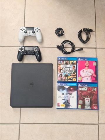 Sony PlayStation 4 Slim | 2 Controllers | 4 Games beschikbaar voor biedingen