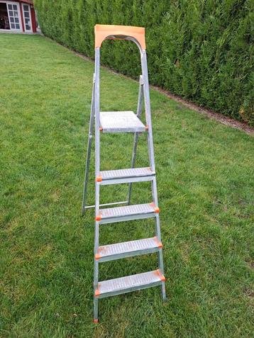 Trapladder.  beschikbaar voor biedingen