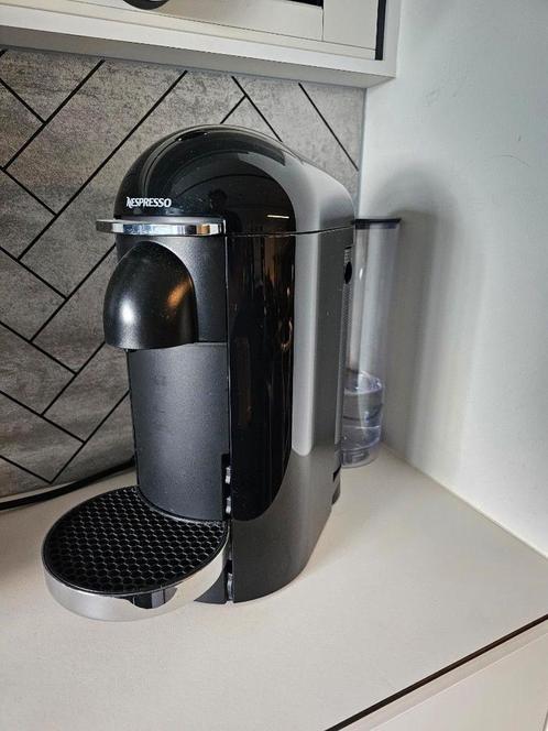 Krups Nespresso Vertuo Plus - inox afwerking/zwart, Elektronische apparatuur, Koffiezetapparaten, Gebruikt, Koffiepads en cups