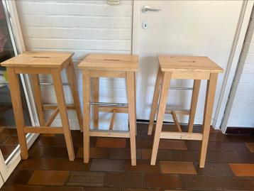 Houten barkrukken (set van 3) beschikbaar voor biedingen