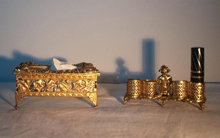 Hollywood Regency lipstick -en tissue-houder, 1950-1960s, Handtassen en Accessoires, Uiterlijk | Cosmetica en Make-up, Zo goed als nieuw