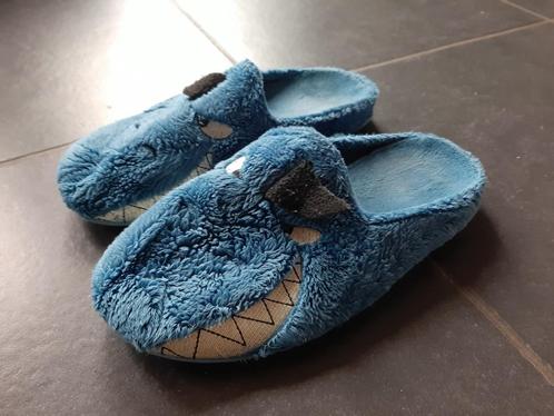 blauwe pantoffels i/d vorm van een haai + uitneembare zolen, Vêtements | Hommes, Chaussures, Porté, Pantoufles, Bleu, Enlèvement ou Envoi