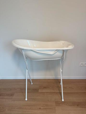 Babybad + staander beschikbaar voor biedingen