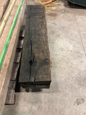 Eiken balk beschikbaar voor biedingen