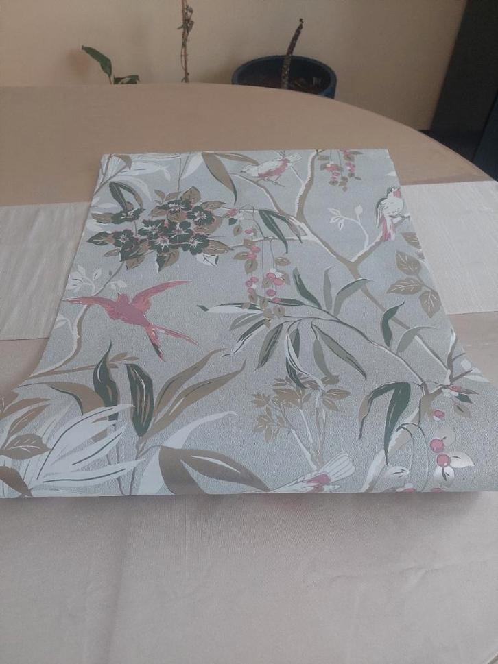 🌿 Papier peint haut de gamme au motif floral et oiseaux, Huis en Inrichting, Stoffering | Behang, Wit, Grijs, Groen, Roze, 25 tot 50 m²