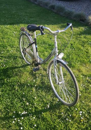 dames fiets met versnellingen  beschikbaar voor biedingen