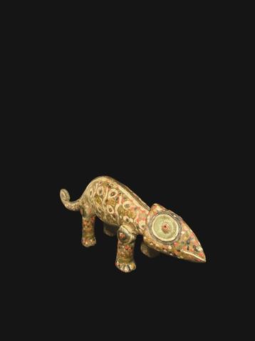 Burkina Faso  / houten gesneden Kameleon beschikbaar voor biedingen