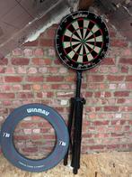 Darts bord, Winmau Blade 6, goed statief en surround, Sport en Fitness, Darts, Ophalen of Verzenden, Zo goed als nieuw