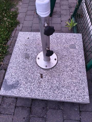 Base de parasol en granit 70 x 70 avec nouveau tube en acier, Enlèvement, Utilisé, Base de parasol