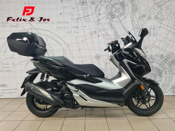 Honda NSS 300 Forza (bj 2020), Motoren, Motoren | Honda, Bedrijf, Scooter, 12 t/m 35 kW, LED Verlichting