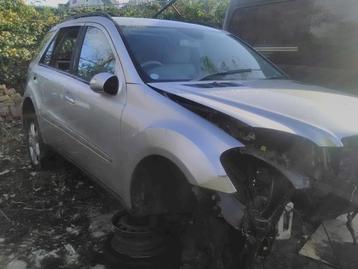 Portier 4Deurs rechts-voor van een Mercedes ML-Klasse (775) beschikbaar voor biedingen