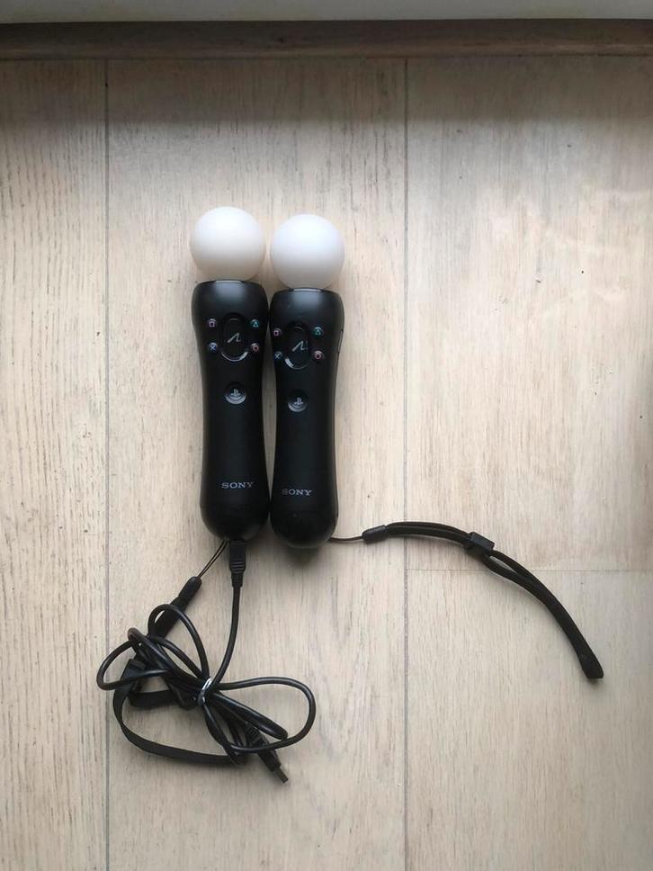 2 PlayStation 4 move controllers., Games en Spelcomputers, Spelcomputers | Sony Consoles | Accessoires, Zo goed als nieuw, PlayStation 4