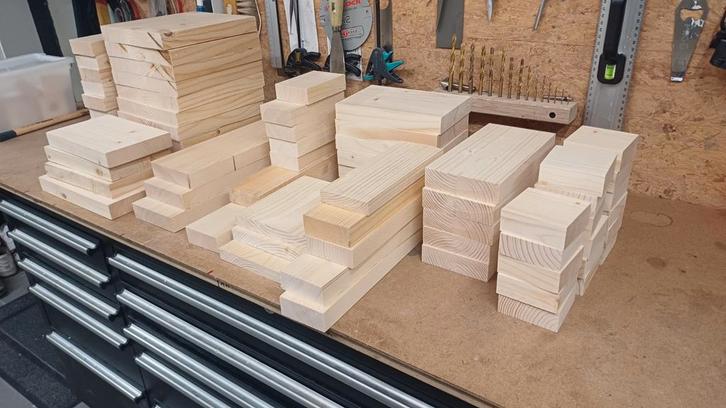 Bois d'épicéa raboté, différentes dimensions, neuf, Bricolage & Construction, Bois & Planches, Comme neuf, Planche, Épicéa, Moins de 200 cm