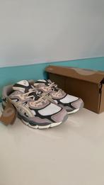 Asics gel bruin en wit maat 44, Comme neuf, Brun, Enlèvement, Baskets