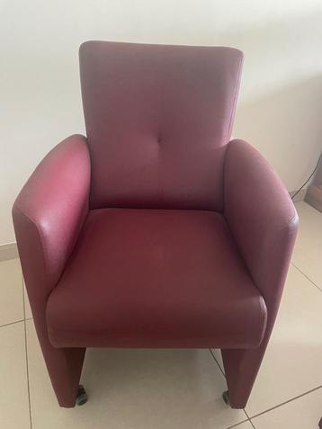 Eetkamerstoelen beschikbaar voor biedingen